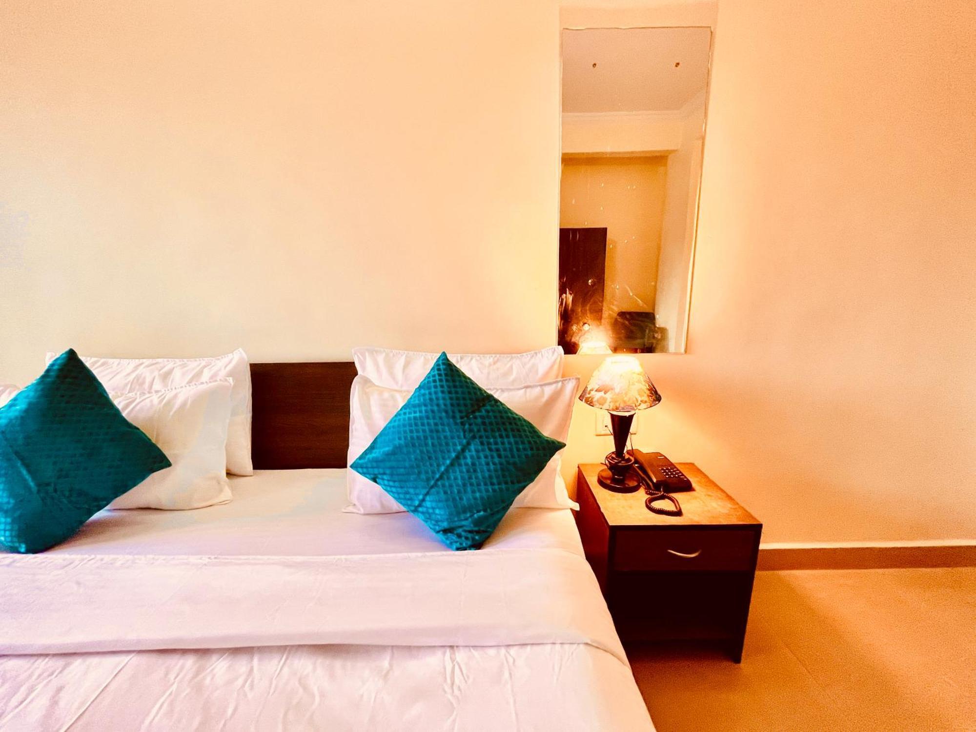 Summer Beach Resort, Goa - #Near Baga Beach #Swimming Pool #Garden #Bar #Lift #Premium Rooms #Property Of The Year #70565-84665 Calangute Exterior photo